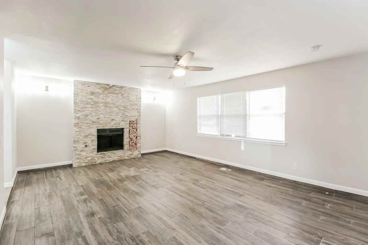 712 Nw 139th St - Photo 3 of 16