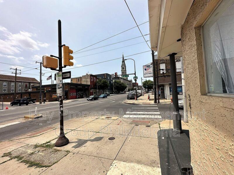 341 W Girard Ave - Photo 4 of 25