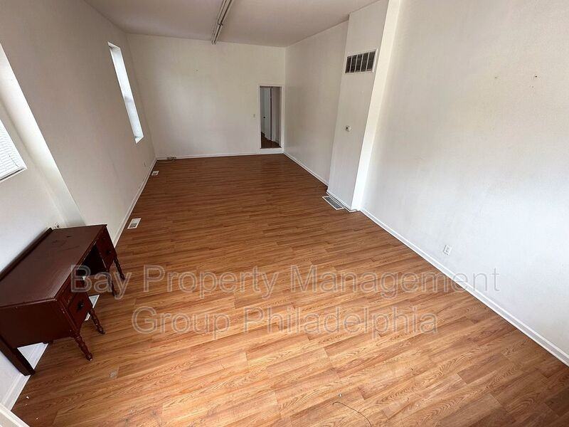 341 W Girard Ave - Photo 7 of 25