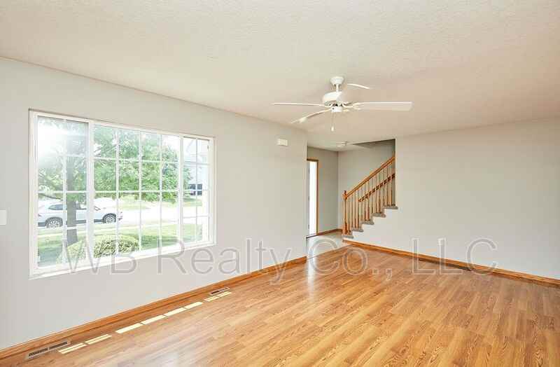615 Se Prairie Park Ln - Photo 2 of 29