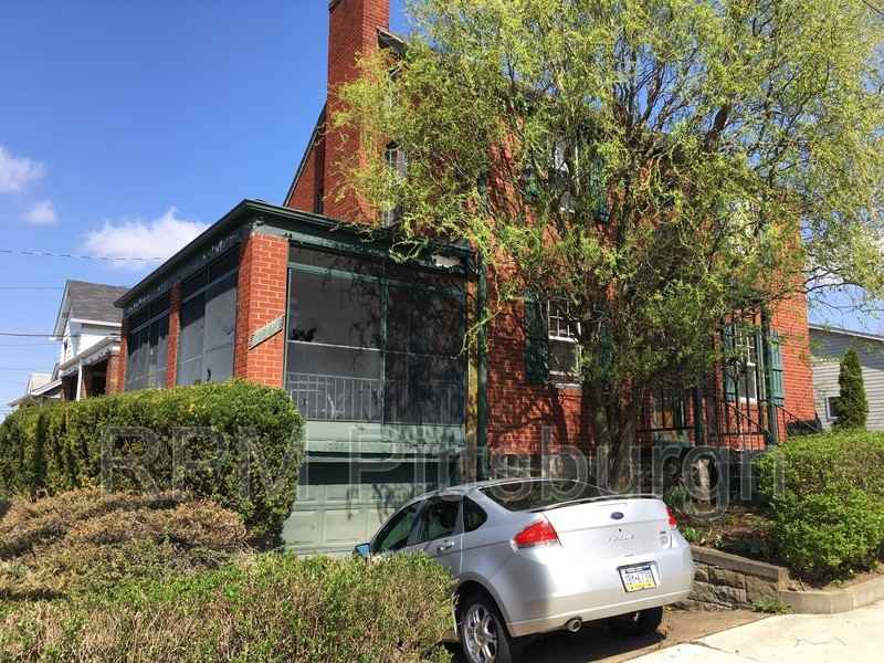 1369 Woodbine St - Photo 2 of 24