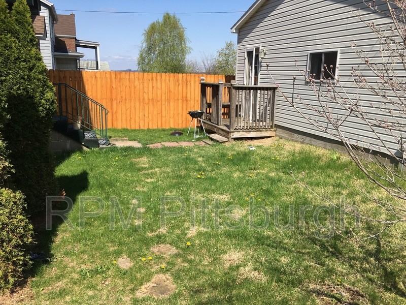 1369 Woodbine St - Photo 3 of 24