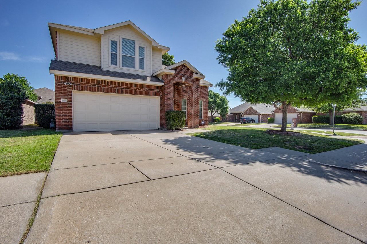 9127 Water Oak Dr - Photo 2 of 29