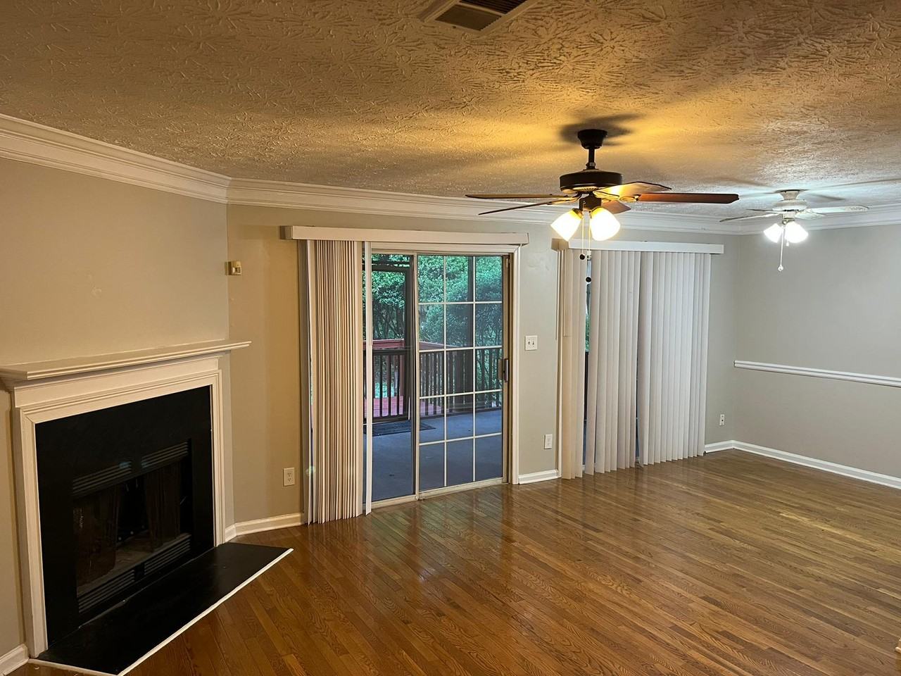 3836 Meadow Creek Dr - Photo 2 of 18