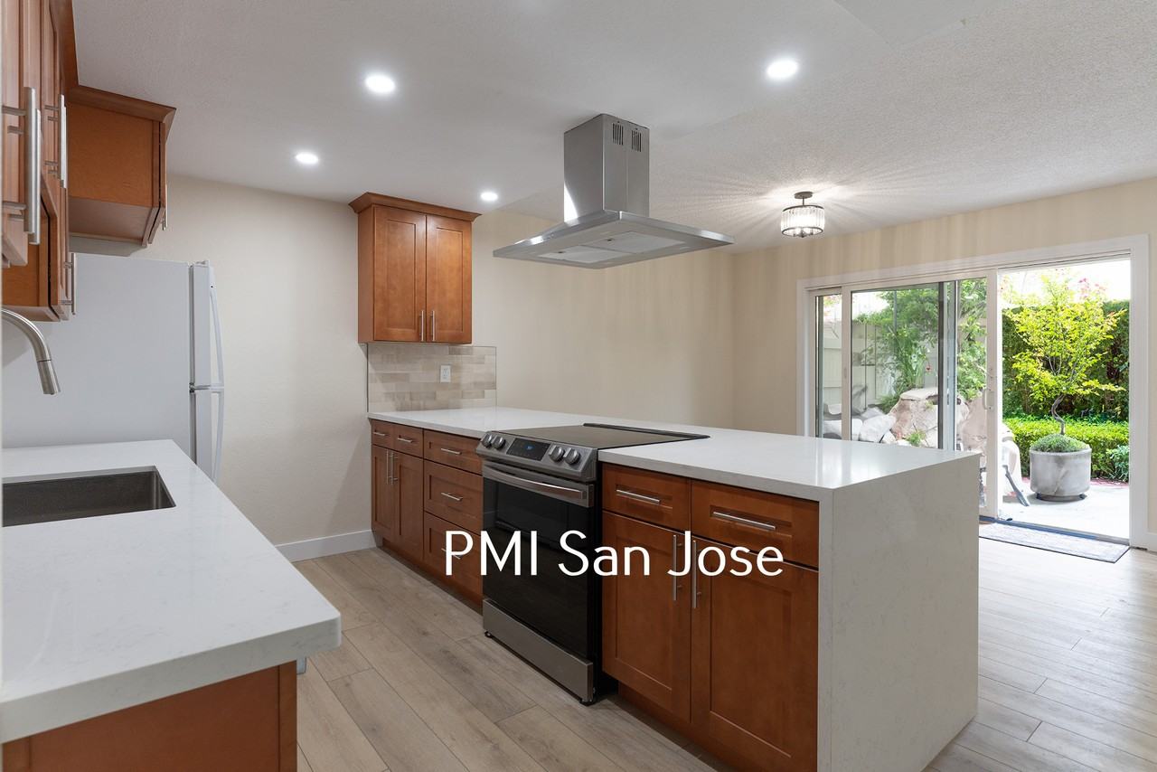 1260 Crescent Ter - Photo 2 of 24