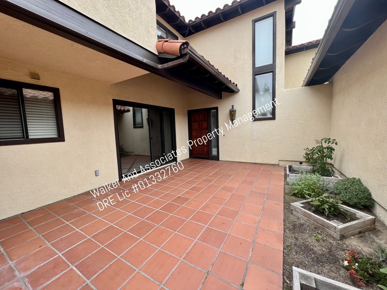 175 Foxenwood Dr - Photo 2 of 16