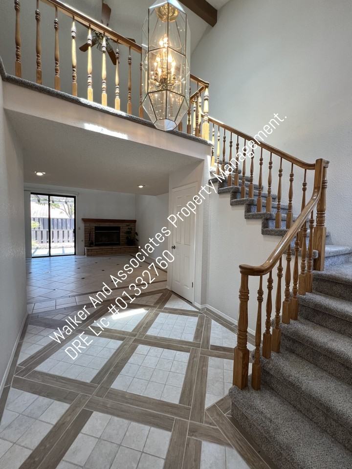 175 Foxenwood Dr - Photo 3 of 16