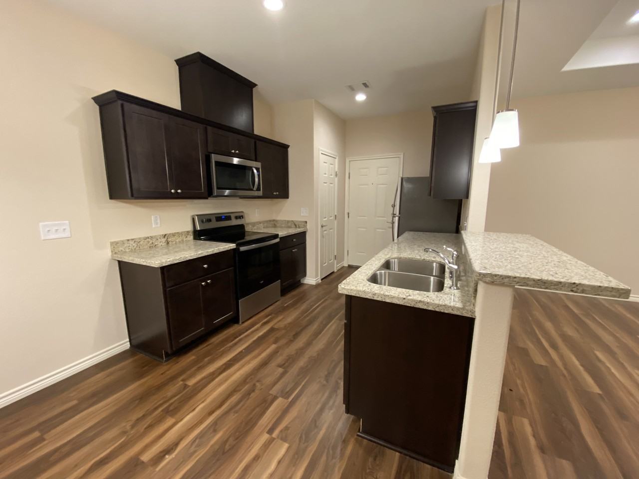 801 Uvalde St - Photo 3 of 7