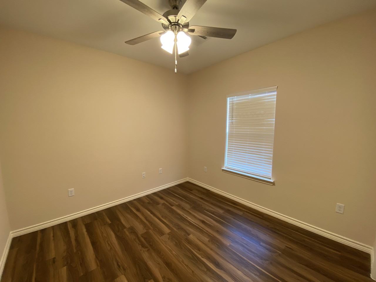 801 Uvalde St - Photo 5 of 7