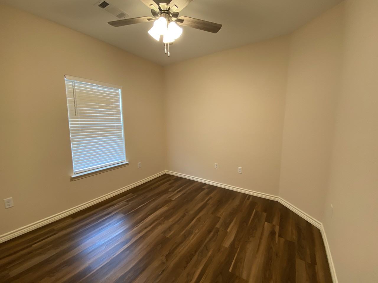 801 Uvalde St - Photo 6 of 7