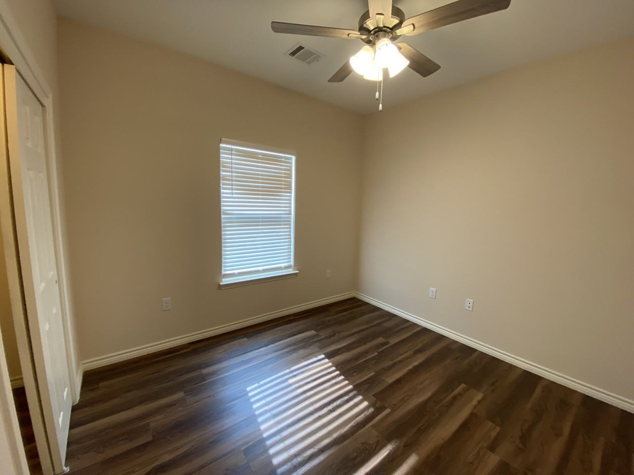 803 Uvalde St - Photo 5 of 7