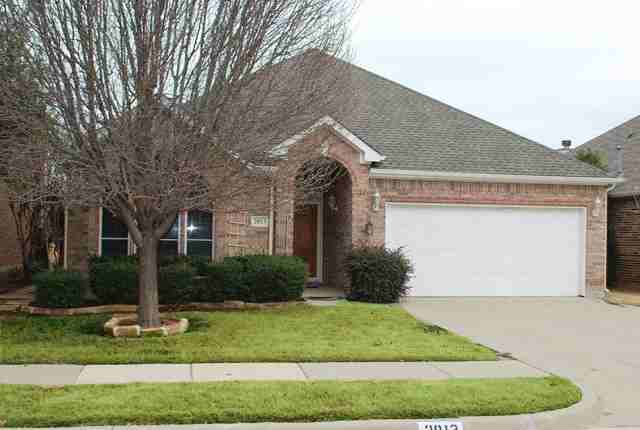 2813 Thorncreek Ln - Photo 2 of 19