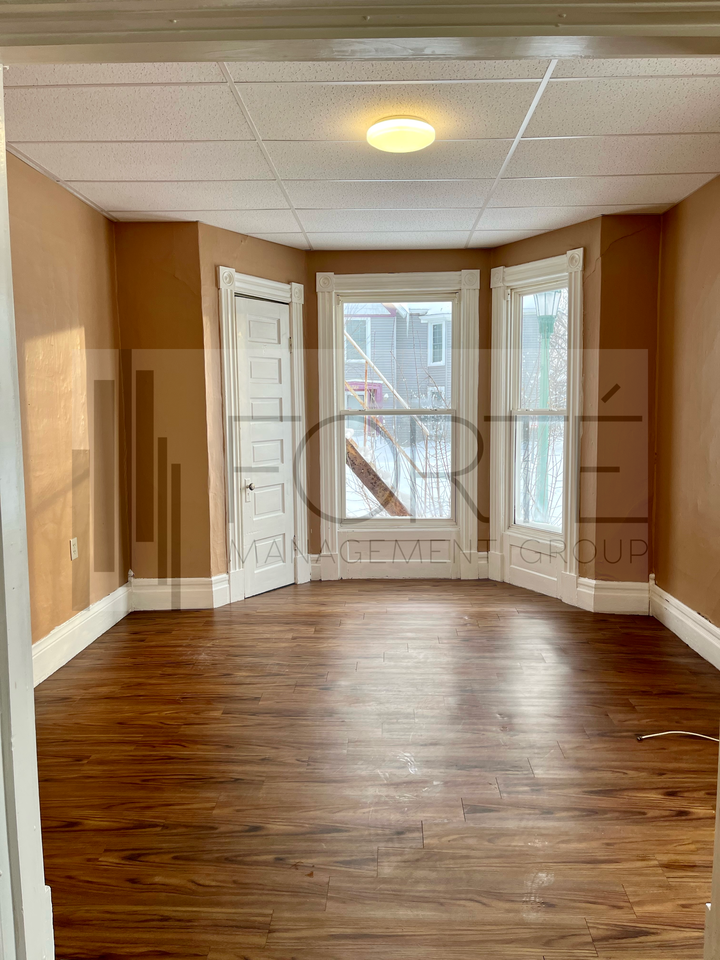 334 Clay St - Photo 2 of 8