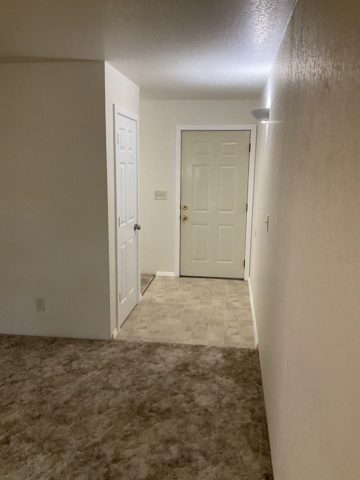 1642 Kellenbeck Ave - Photo 5 of 9