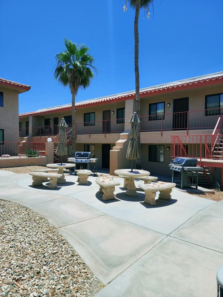 1957 Mesquite Ave - Photo 3 of 12