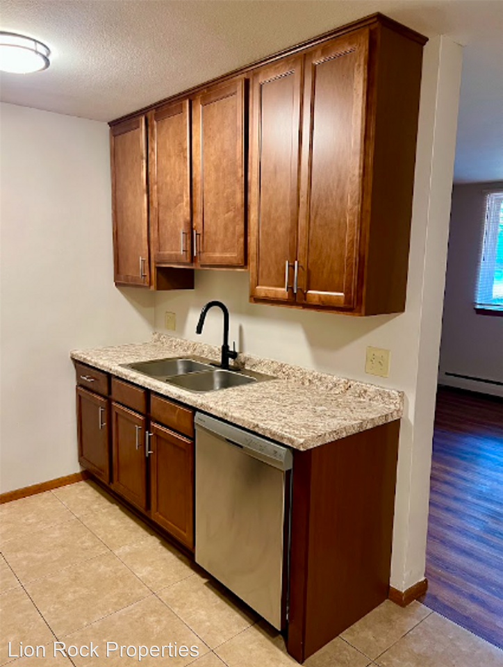 to Windsor Court Robbinsdale Where Pets are Family Too