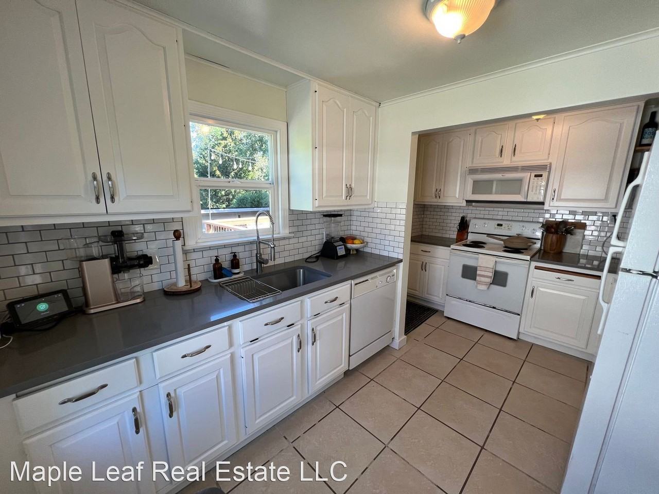 6316 21st Ave Sw - Photo 3 of 28