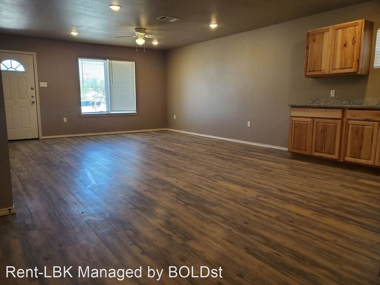2210 E 10th St - Photo 3 of 13