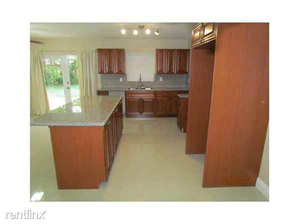 15990 SW 72nd Terrace - Photo 3 of 11