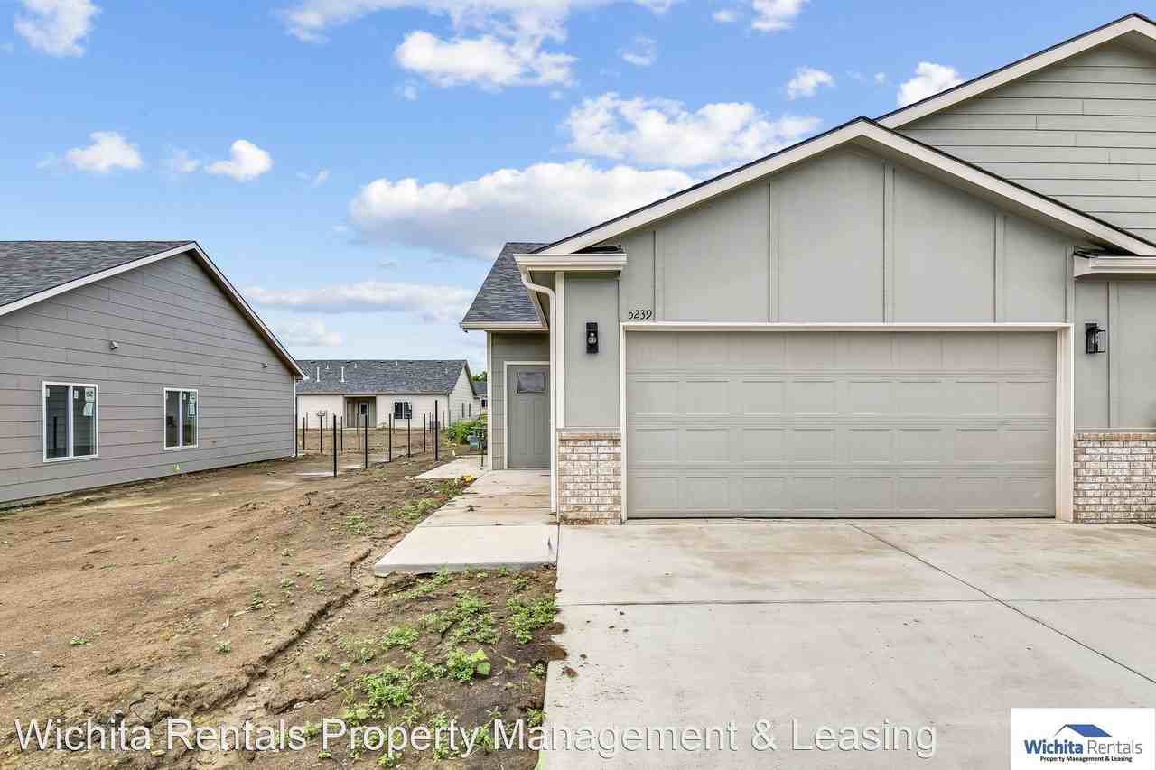 5239 N Cypress Cir - Photo 2 of 27