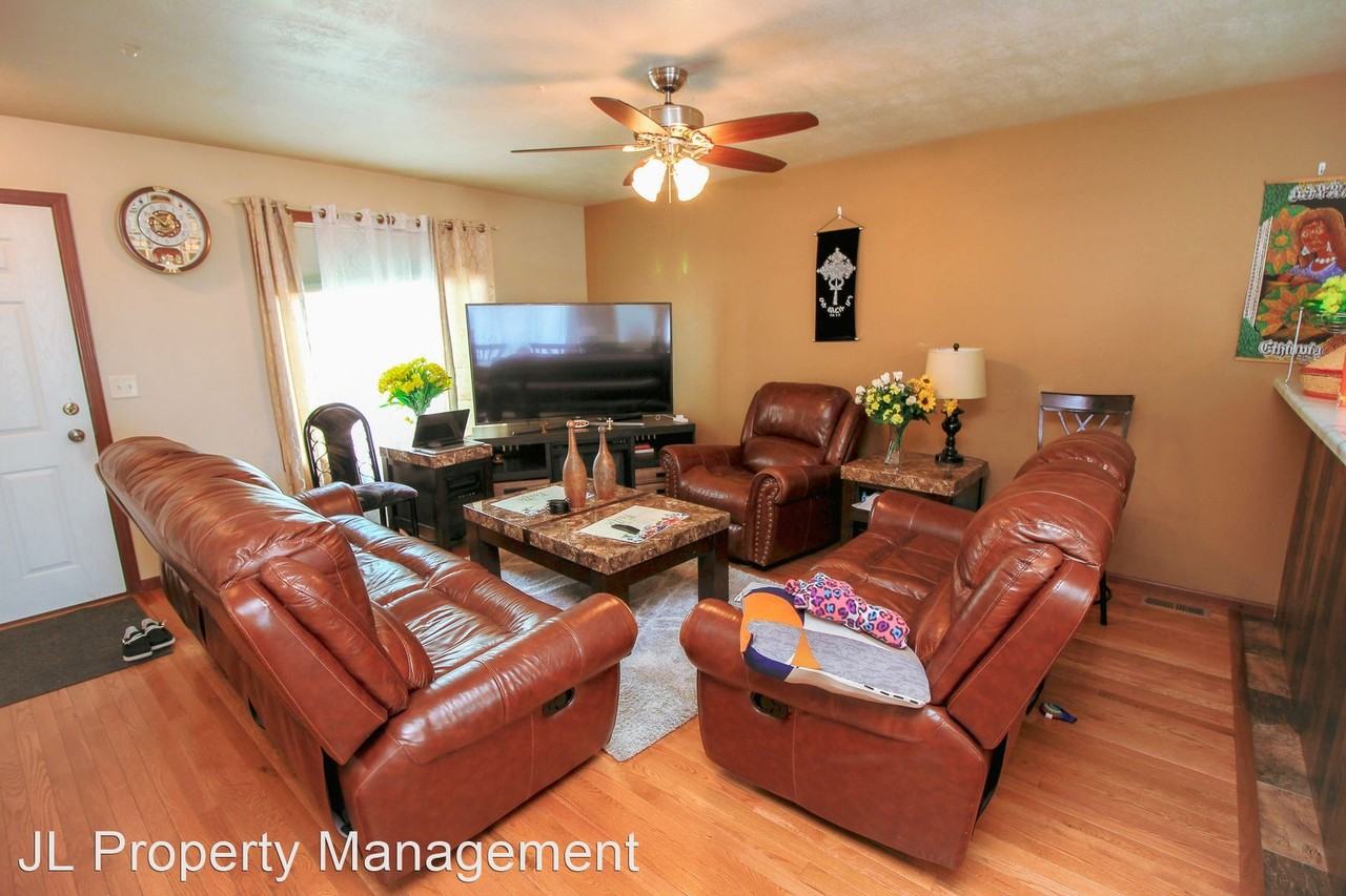 605 N Daisy Ave - Photo 2 of 26