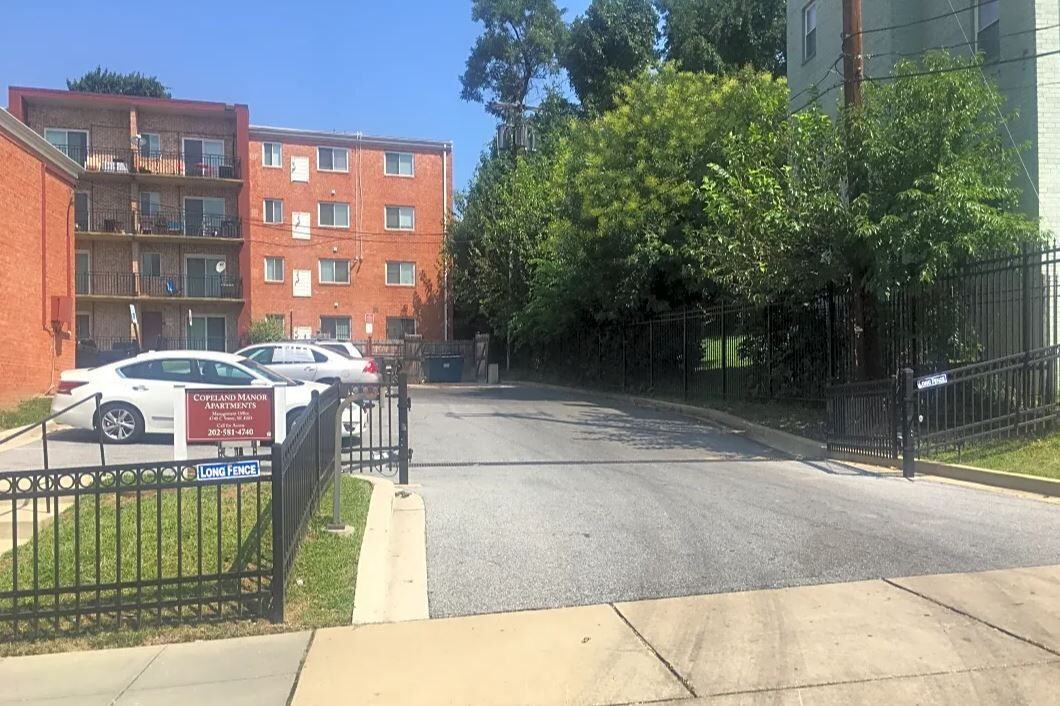 Copeland Manor - Photo 5 of 6