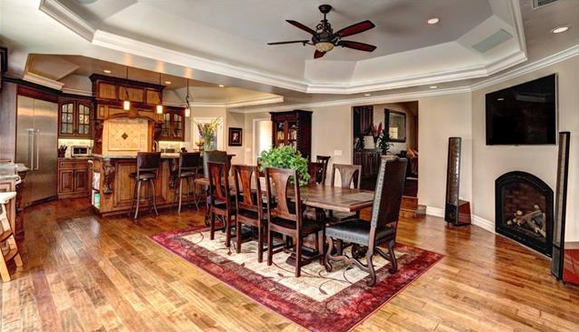 1098 Ridgeley Dr - Photo 3 of 13