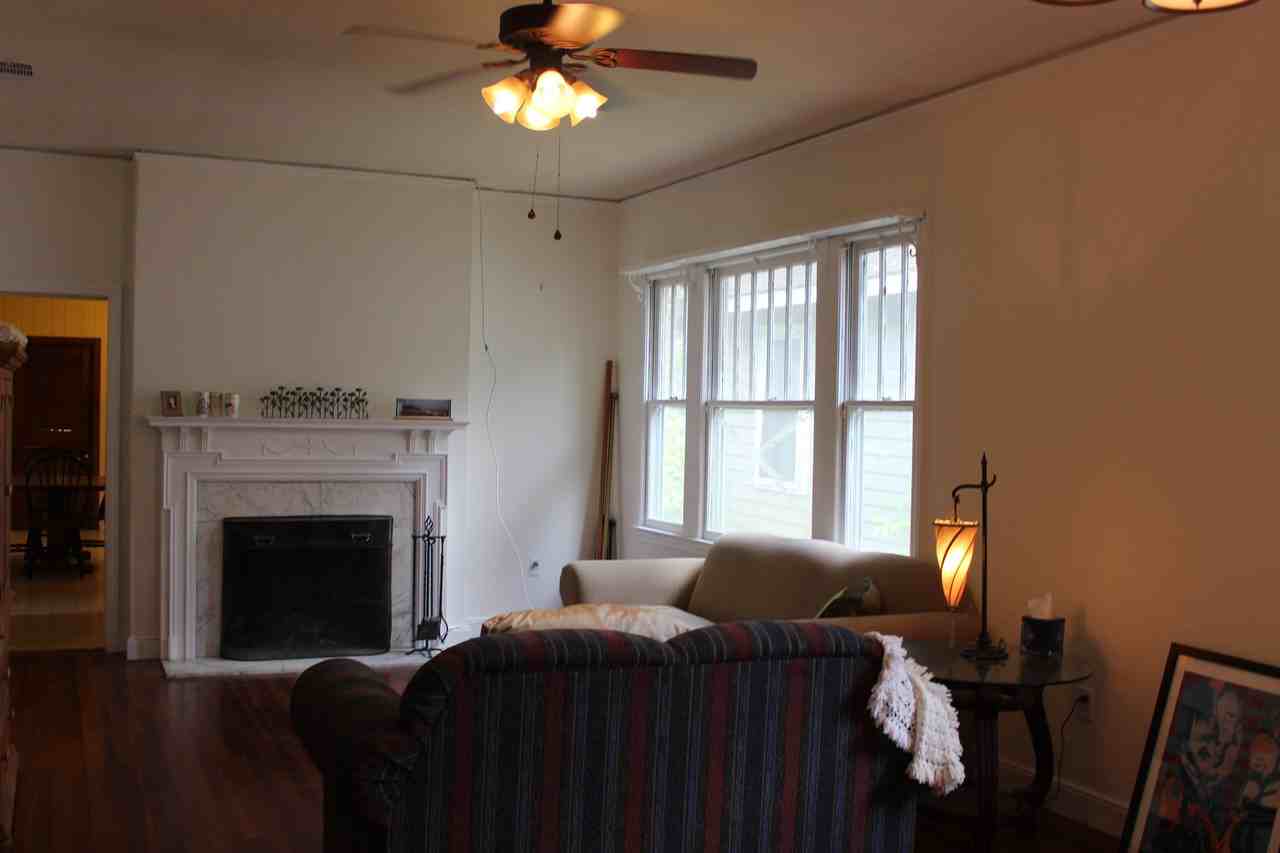 822 N 8th St - Photo 3 of 19