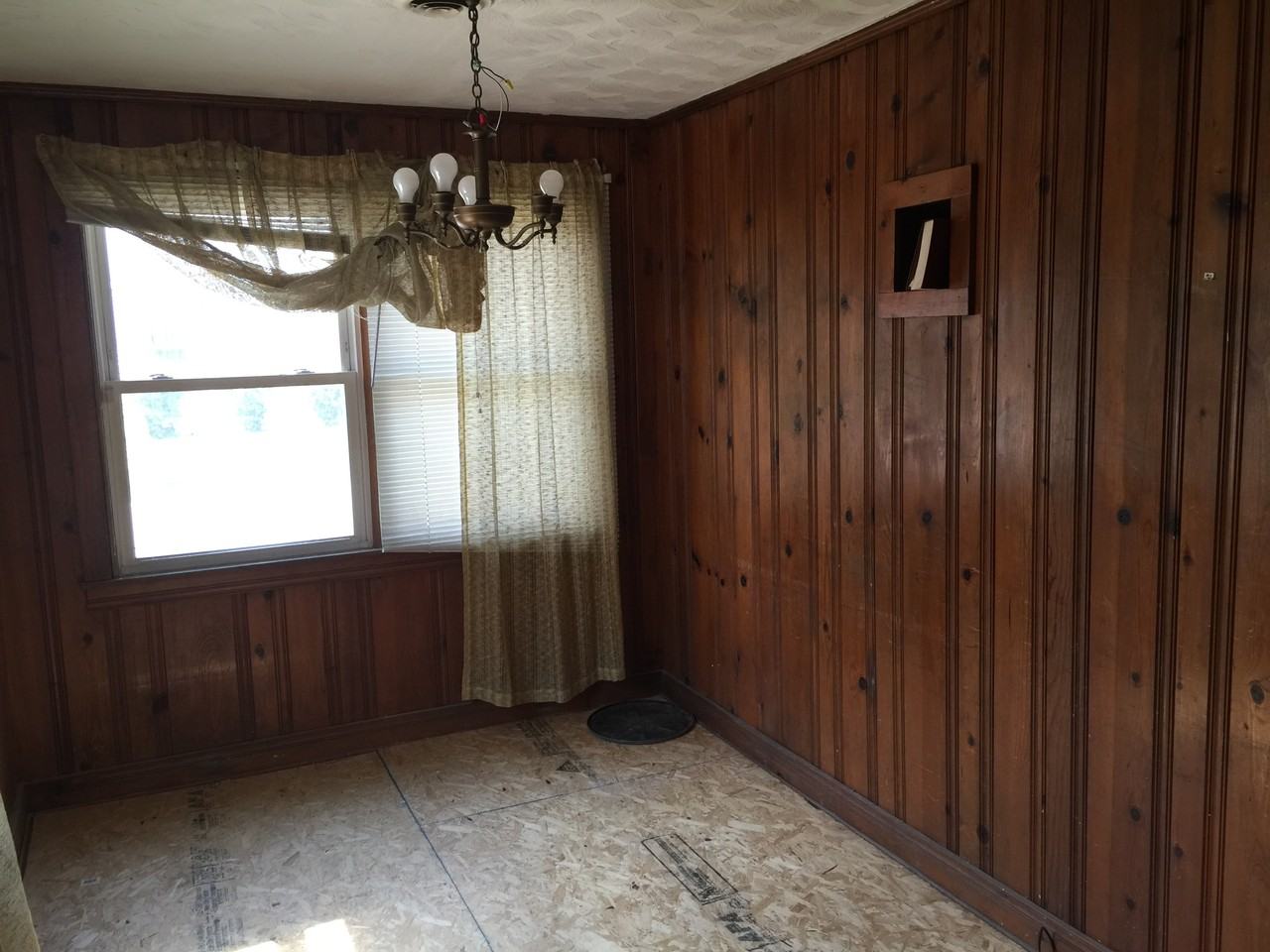 1633 Roanoke Ave - Photo 3 of 10