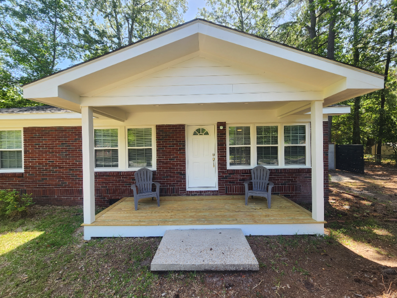 1172 Pauline Ave - Photo 2 of 9