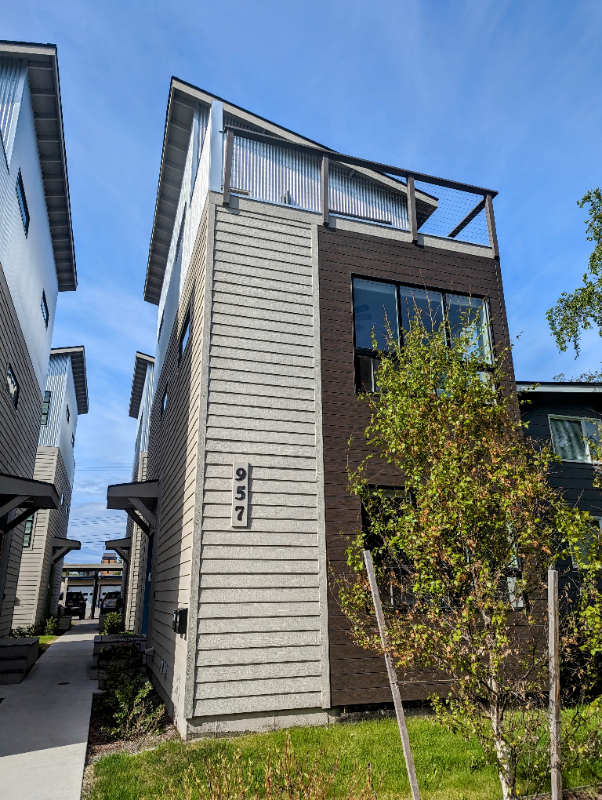 957 W 12th Ave - Photo 3 of 35