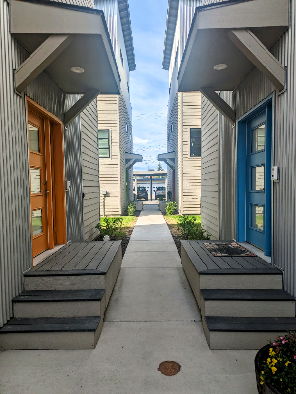 957 W 12th Ave - Photo 4 of 35