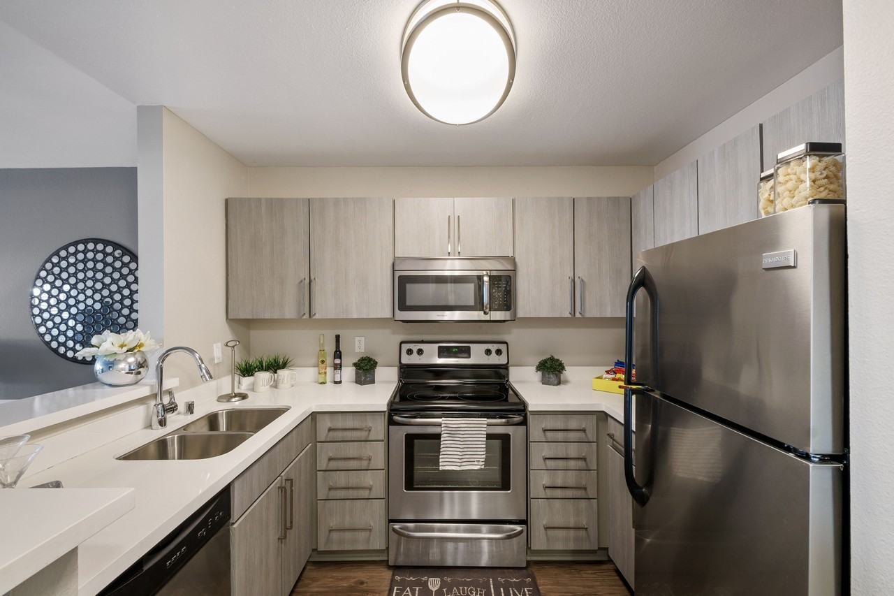 Pine at 6th - Photo 3 of 18