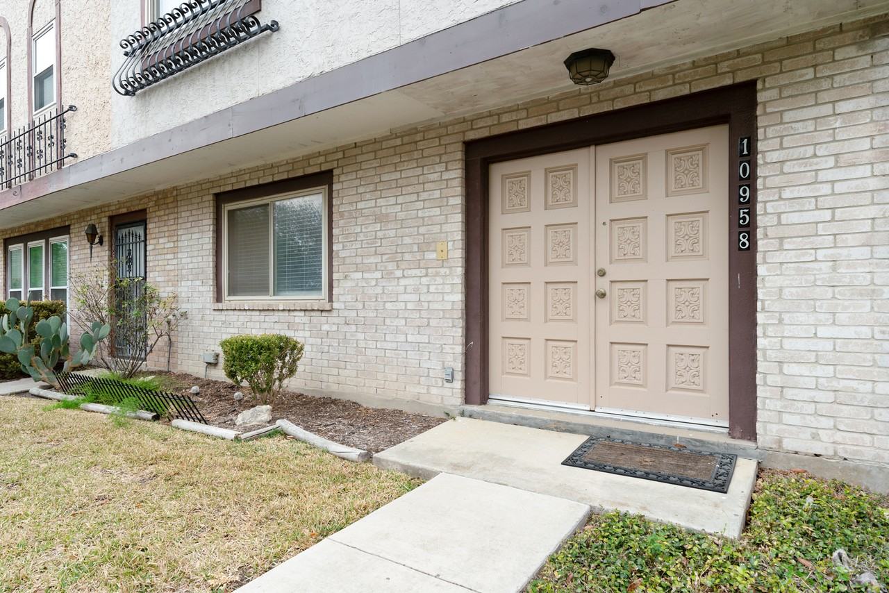 10958 Crown Park #1 - Photo 2 of 34