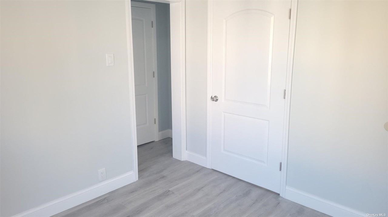 2837 W 37th St - Photo 3 of 4