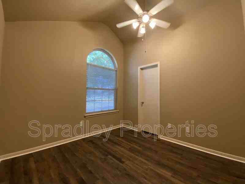 8407 Skyview - Photo 5 of 9