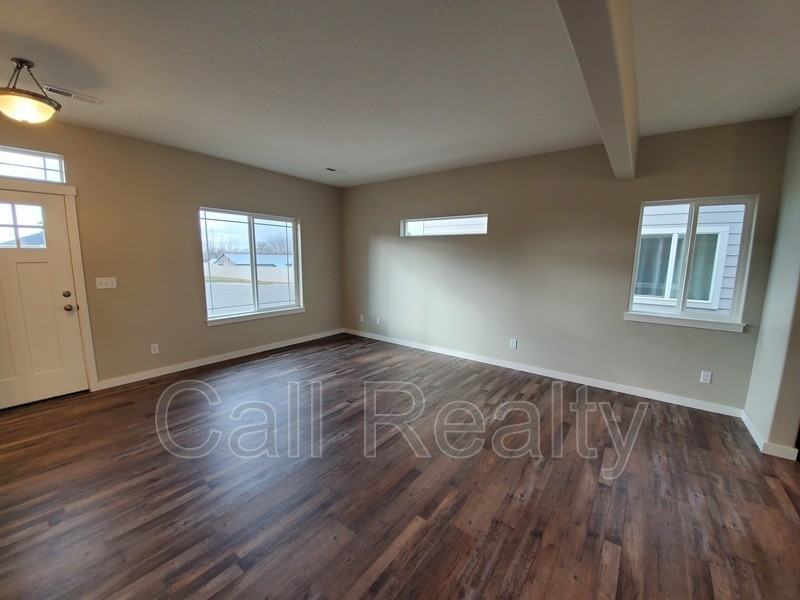 119 S Willamette St - Photo 3 of 16