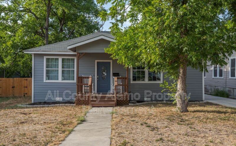 1031 W Gramercy Pl - Photo 2 of 24