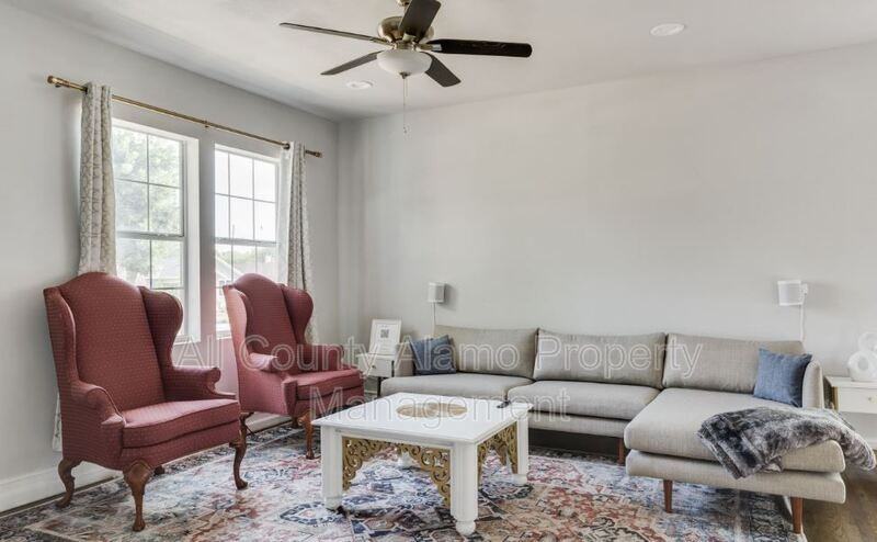 1031 W Gramercy Pl - Photo 3 of 24