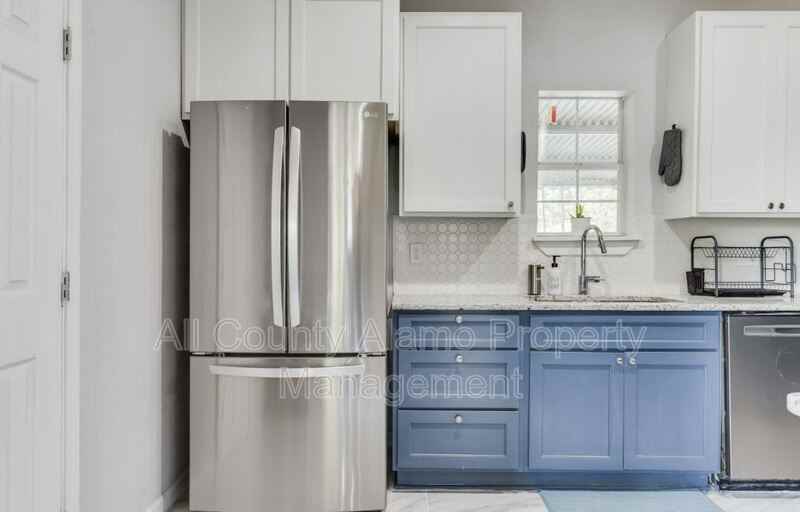 1031 W Gramercy Pl - Photo 7 of 24