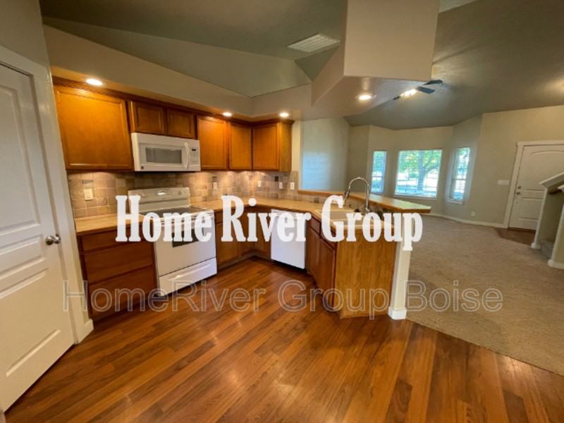 6397 S Warwickshire Ave - Photo 7 of 26