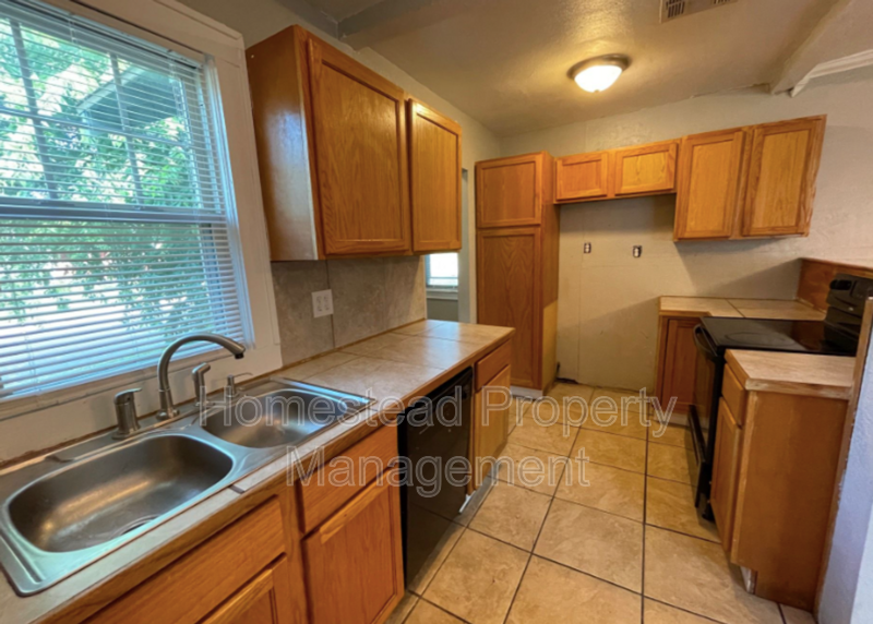 1501 Nw 43rd St - Photo 3 of 9