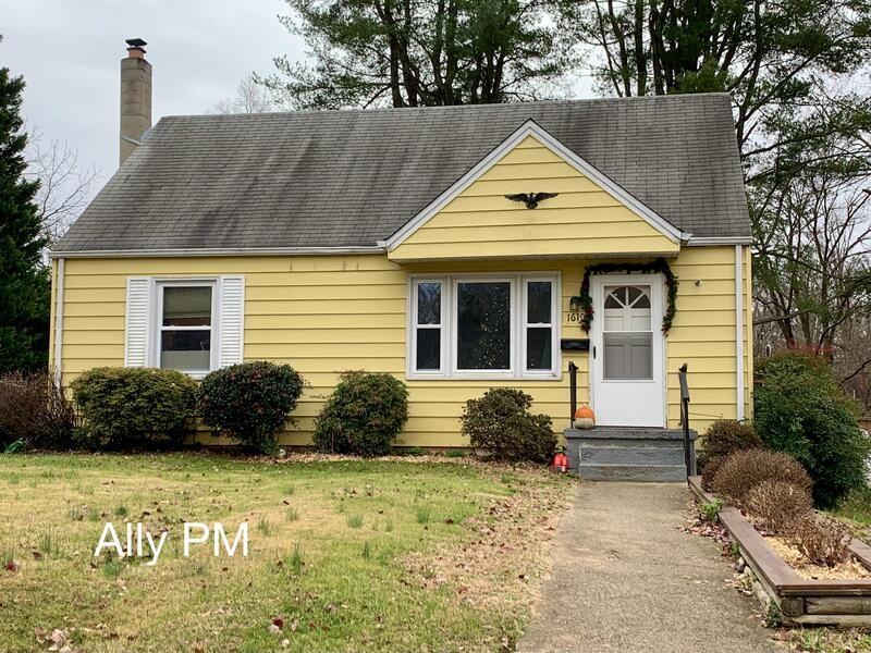 1610 Center Ave - Photo 3 of 12