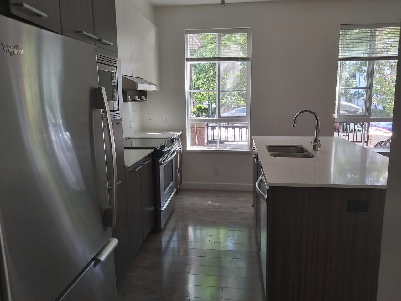 555 Foster Avenue - Photo 4 of 19