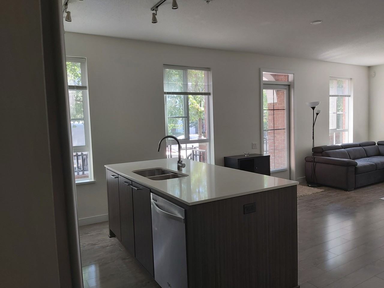 555 Foster Avenue - Photo 6 of 19