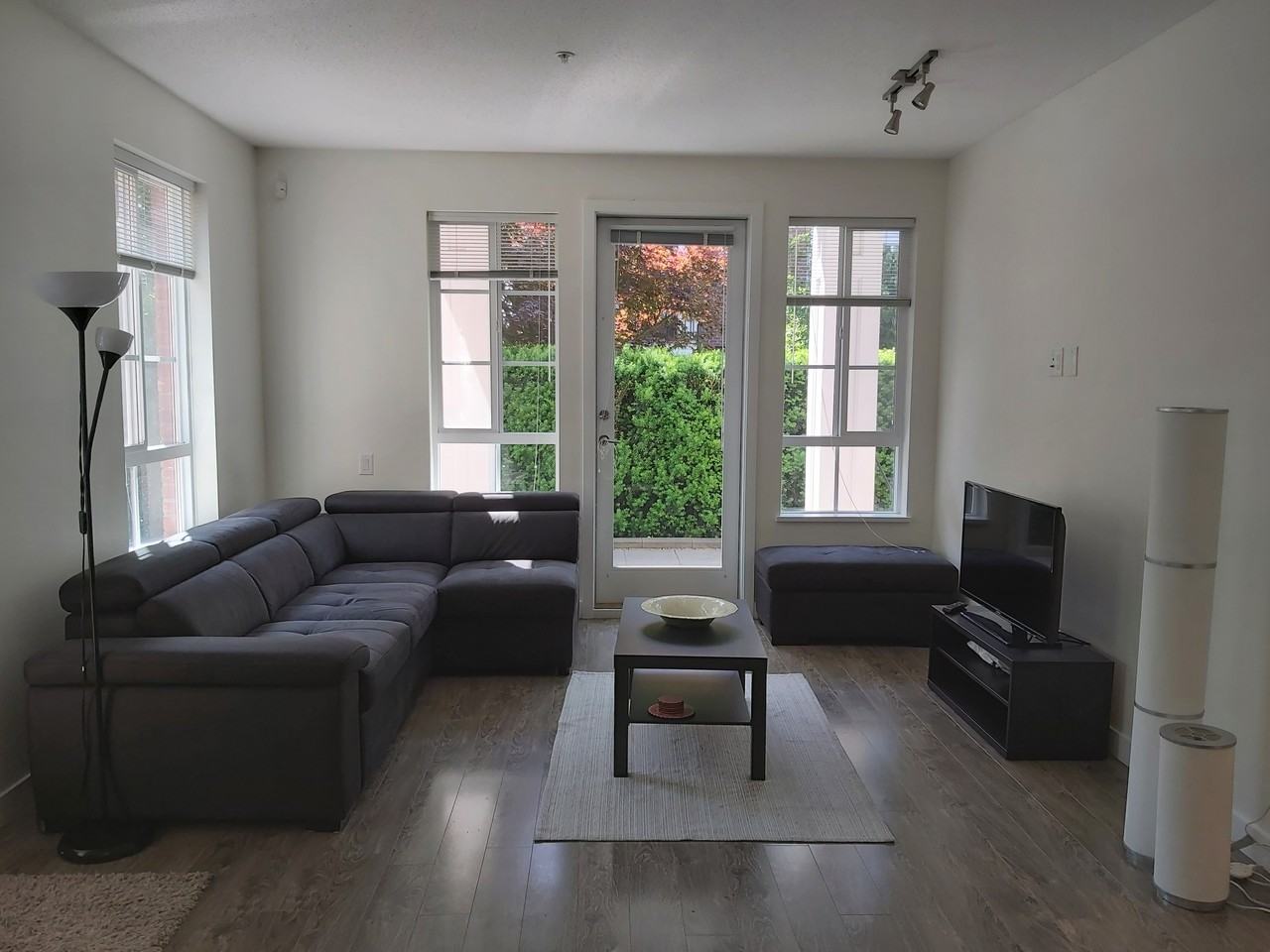 555 Foster Avenue - Photo 7 of 19
