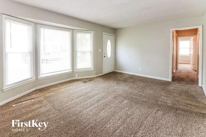 6204 Fairlane Dr - Photo 2 of 16