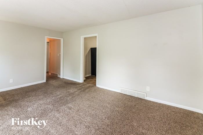 6204 Fairlane Dr - Photo 3 of 16