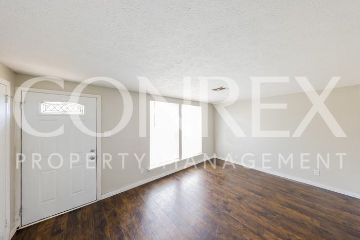 202 Juniper Ct - Photo 3 of 12