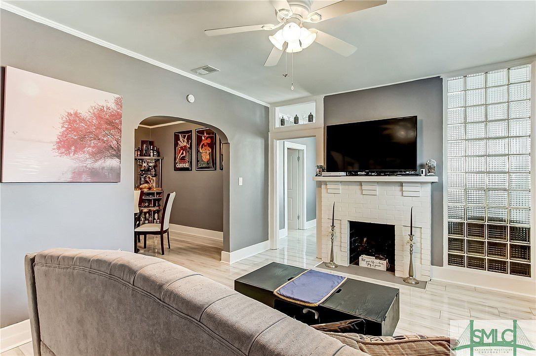 1019 Maupas Ave #NA - Photo 2 of 7